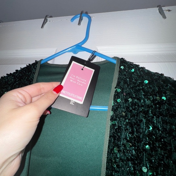 PrettyLittleThing Green Sequin dress - Picture 4 of 5